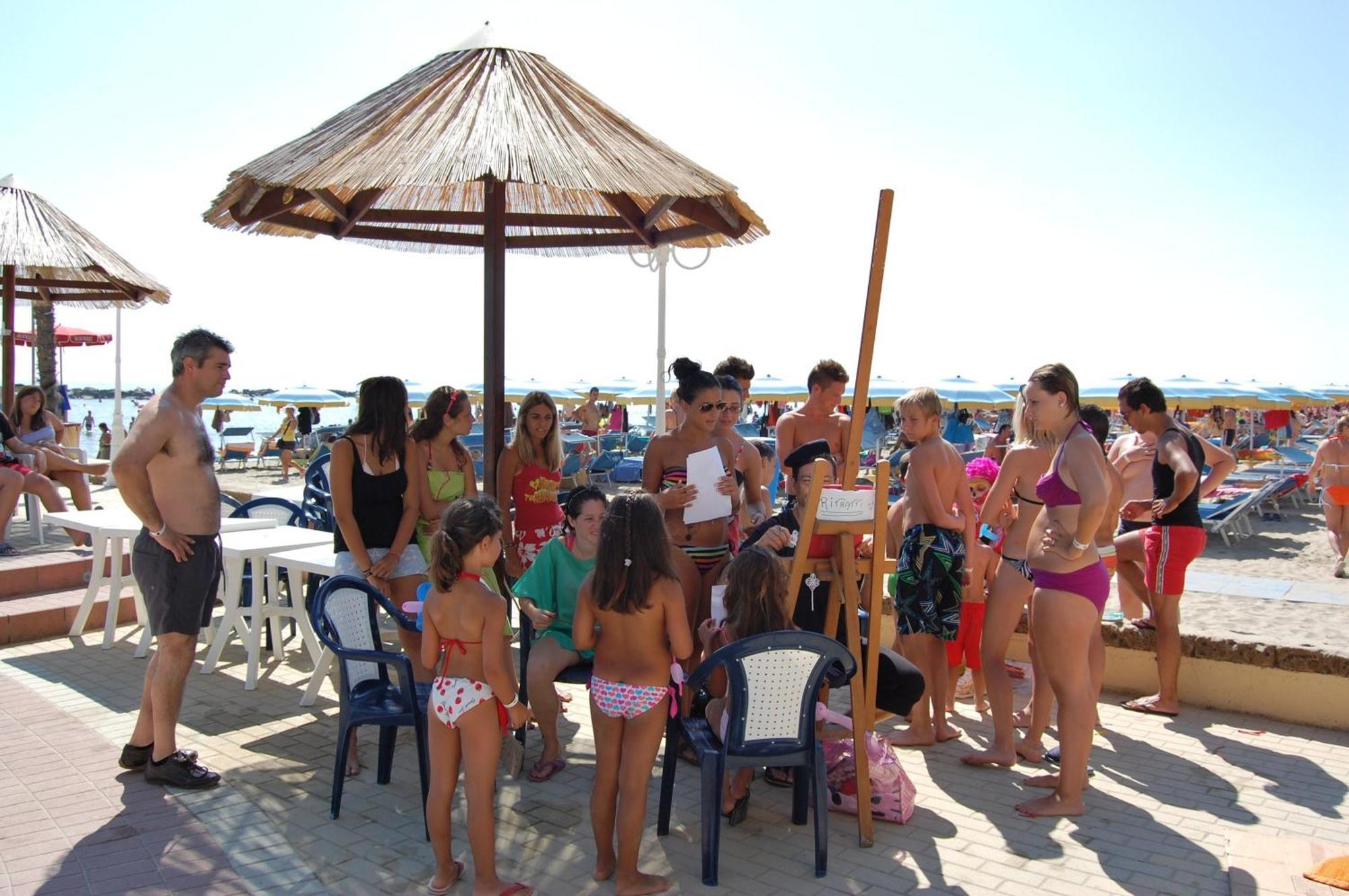 Bikini Tropicana Family Hotel Lido Di Savio Ngoại thất bức ảnh