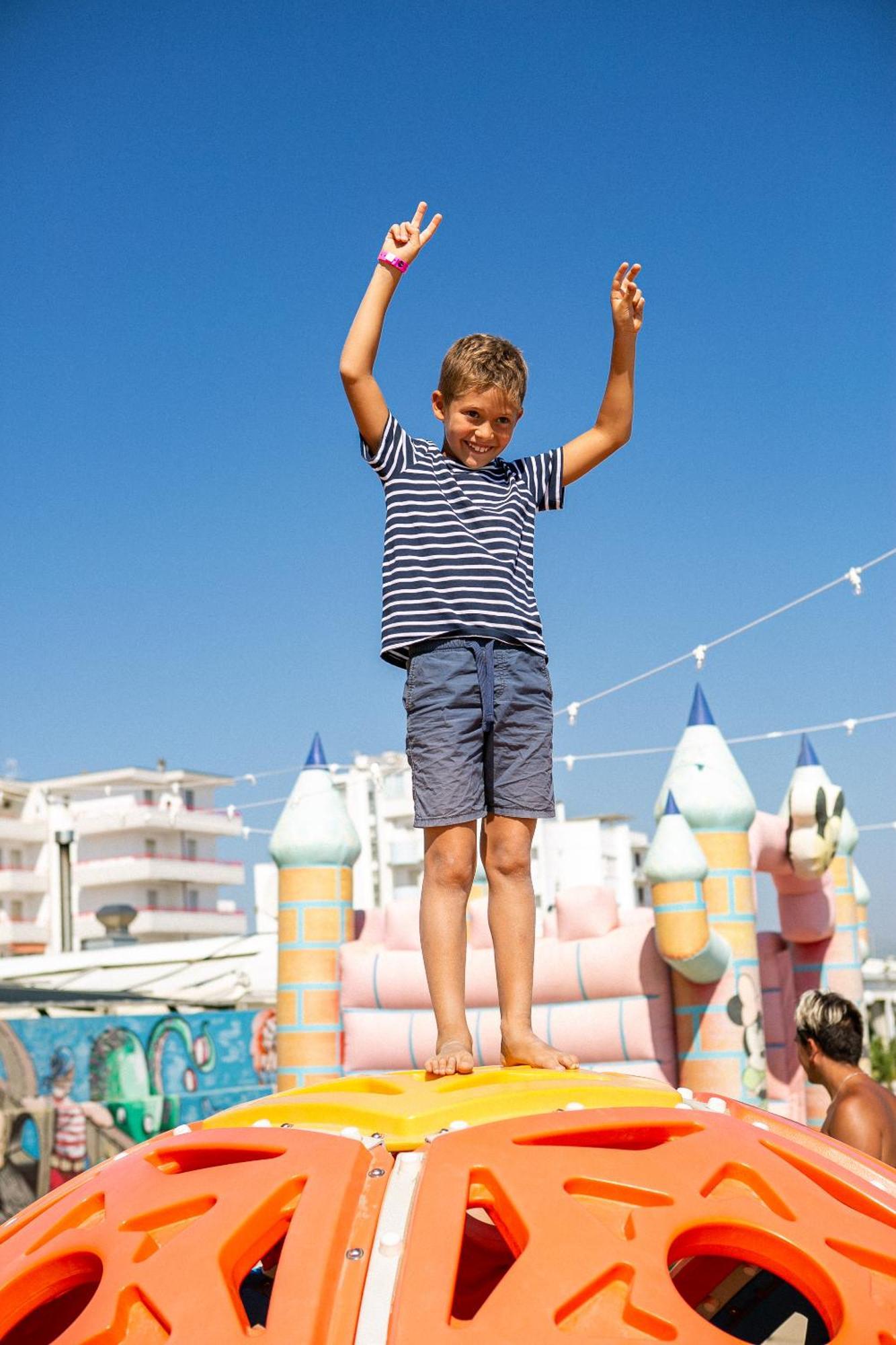 Bikini Tropicana Family Hotel Lido Di Savio Ngoại thất bức ảnh